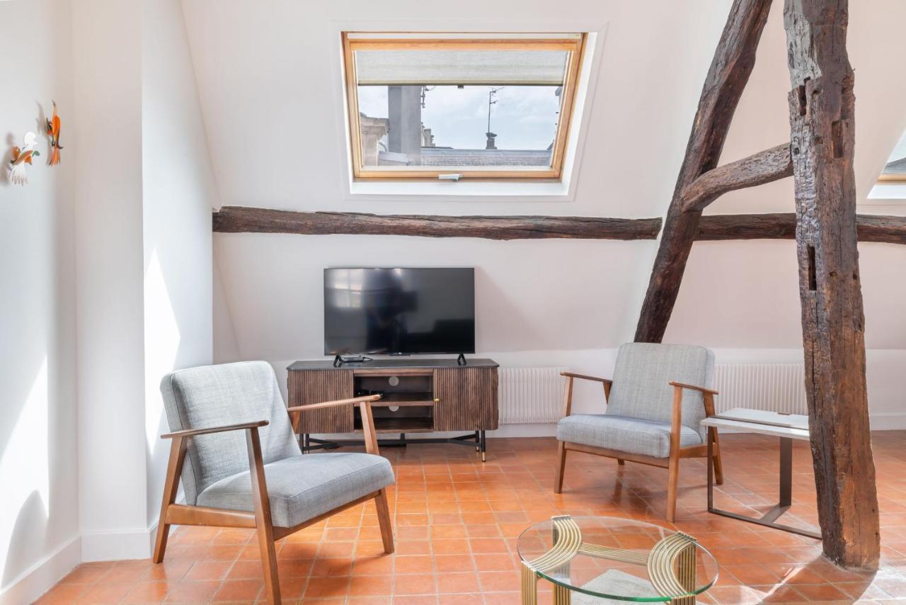 Renaissance Apartment *
